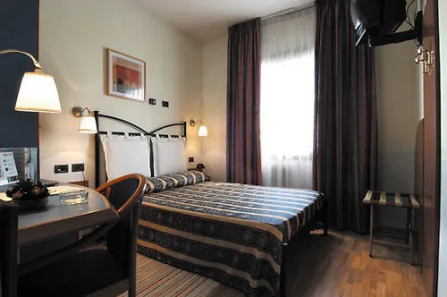 Hotel Alexander فيورانو مودينيس